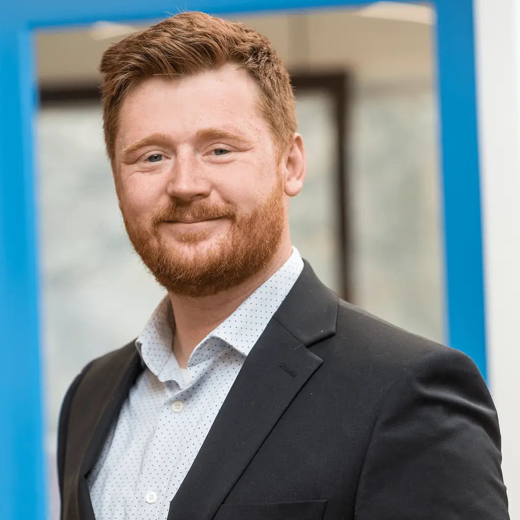Headshot of Caleb Curran